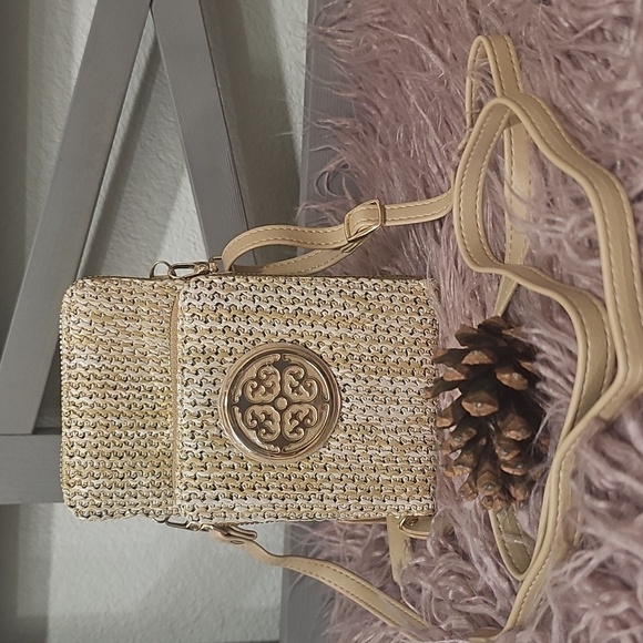 chic anlimited Handbags - Elegant Beige Crossbody Bag with Woven Design